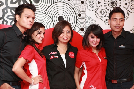AirAsia’s Group Head of Commercial, Kathleen Tan with AirAsia flight attendants in their new weekend uniforms.